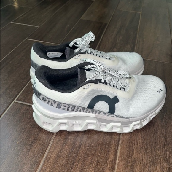 On cloudmonster 2 - Picture 2 of 6